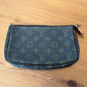 Louis Vuitton Monogram Pochette